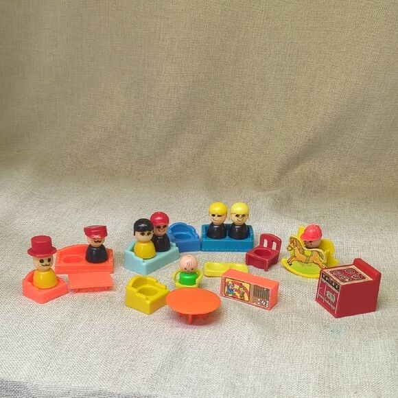 22 pc Vintage Fisher-Price By Hong Kong Little People Playset Figures Furniture - Picture 1 of 4
